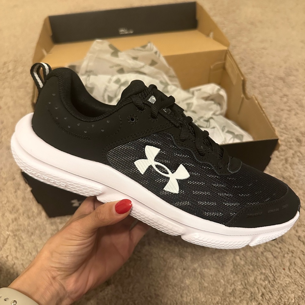 Under Armour 7Y Black and White Shoes